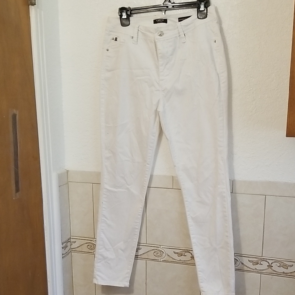 Curve Appeal Minimalist White Jeggings
